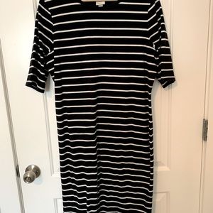 Black and white stripe midi t shirt dress